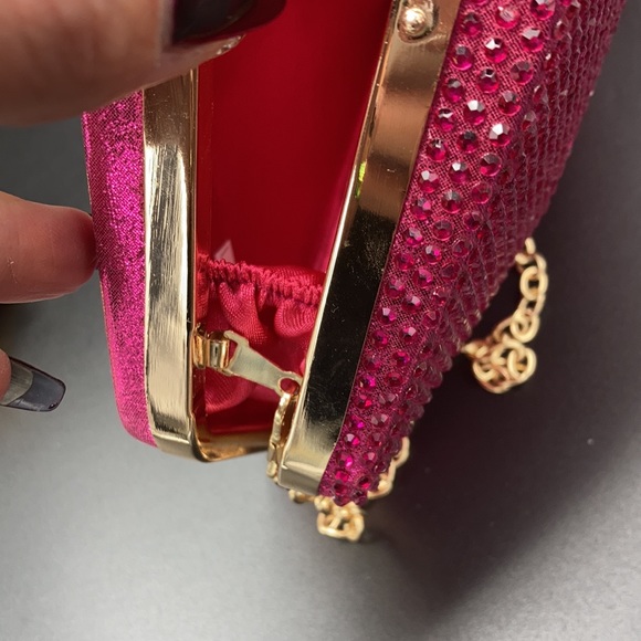 24HR DROP ⬇️ Sug Rhinestone encrusted Diamond Shaped purse/clutch - Picture 12 of 12